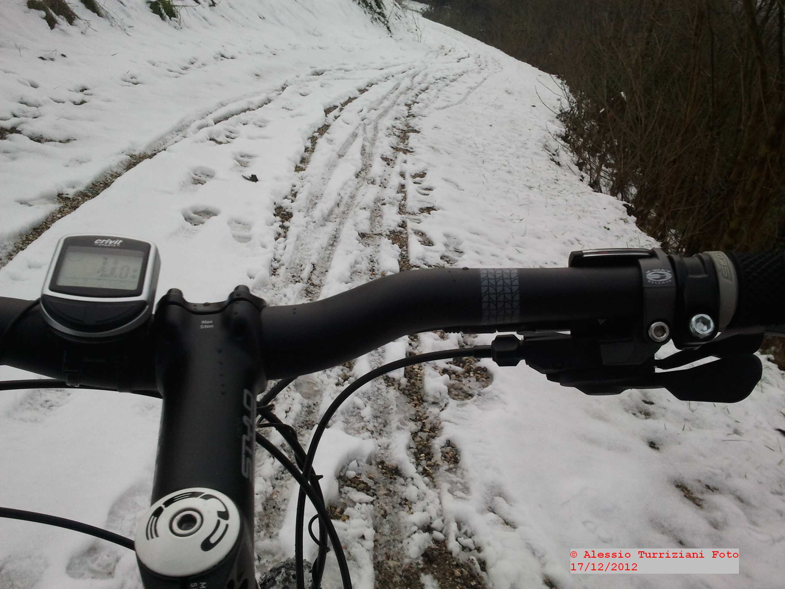 ciclabile mincio con neve