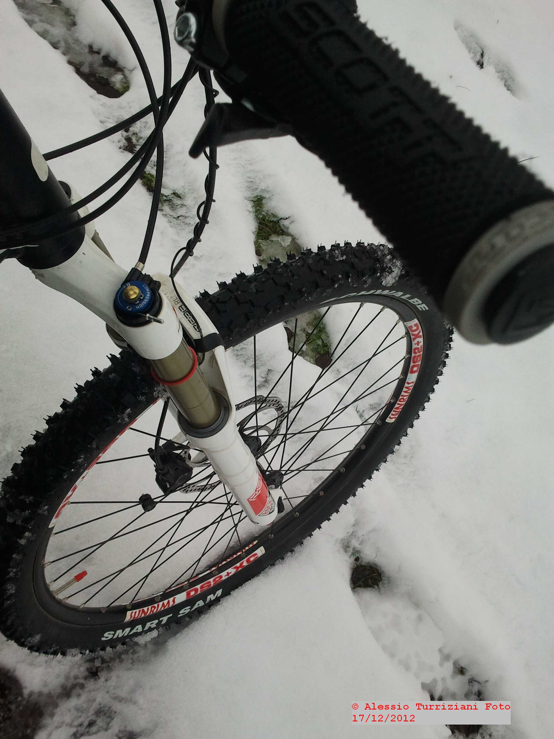 ciclabile mincio con neve